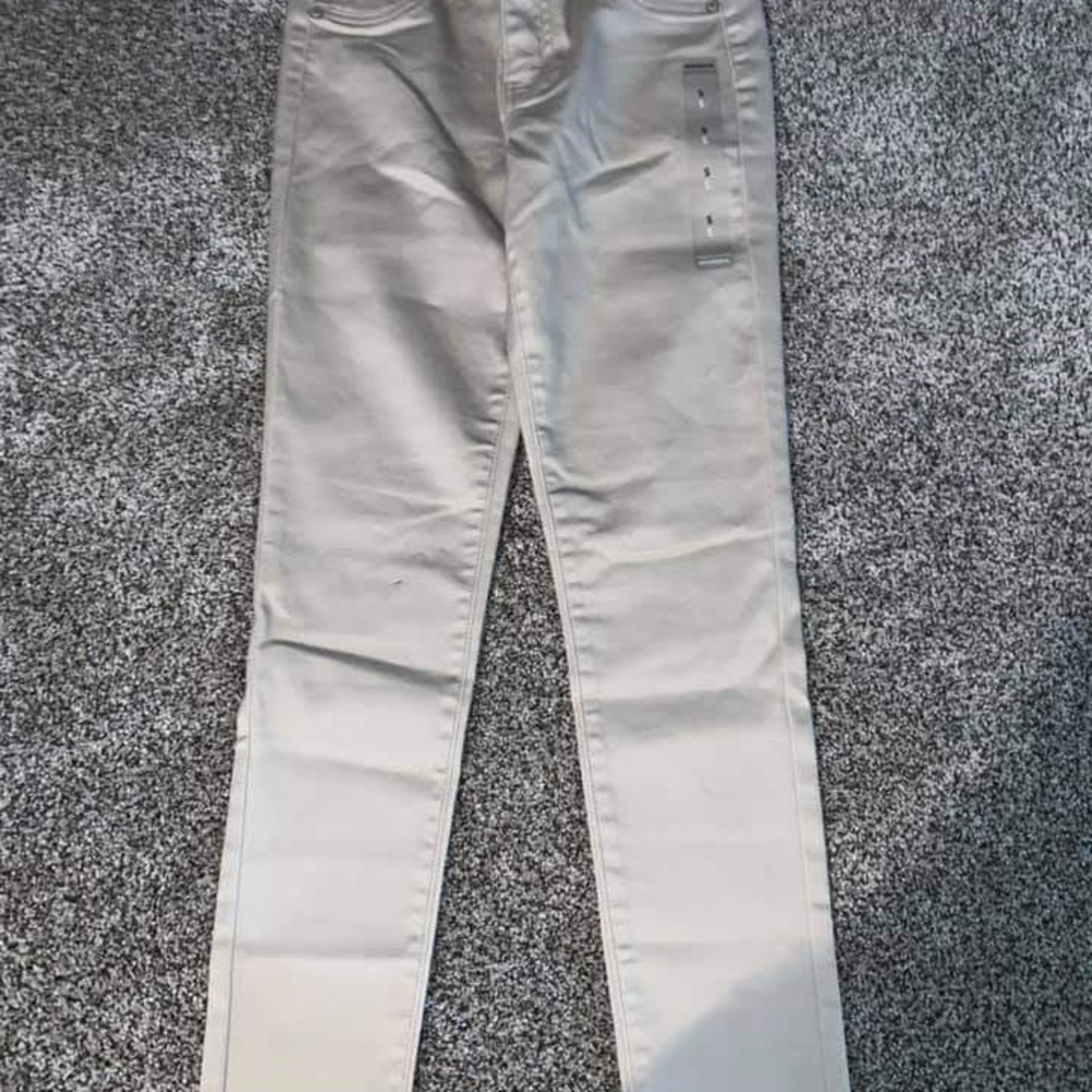 NWT white jeans